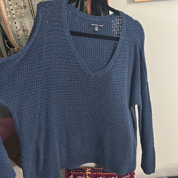 AE Blue Sweater - Picture 1 of 3